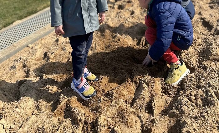 kids on cloud shoes